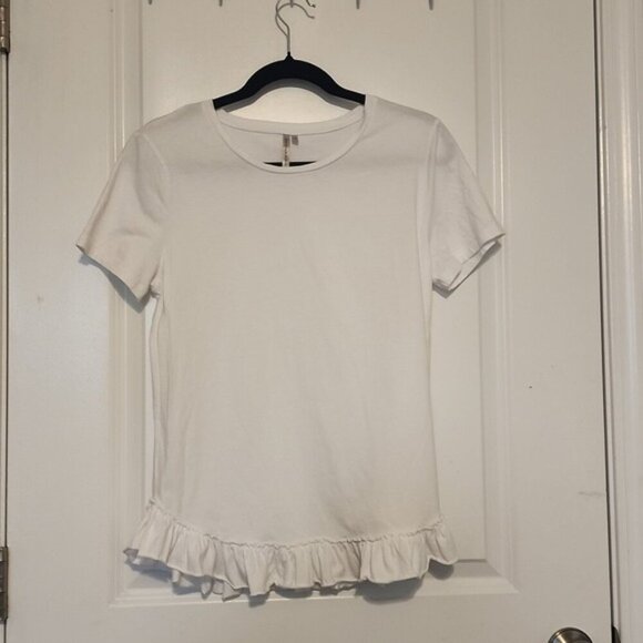 Banana Republic Tops - Banana Republic ruffled T-shirt size medium